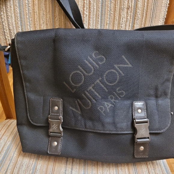 Louis Vuitton Damier Geant Loup Shoulder Cross Bag Black (authetic) unisex - Picture 8 of 13